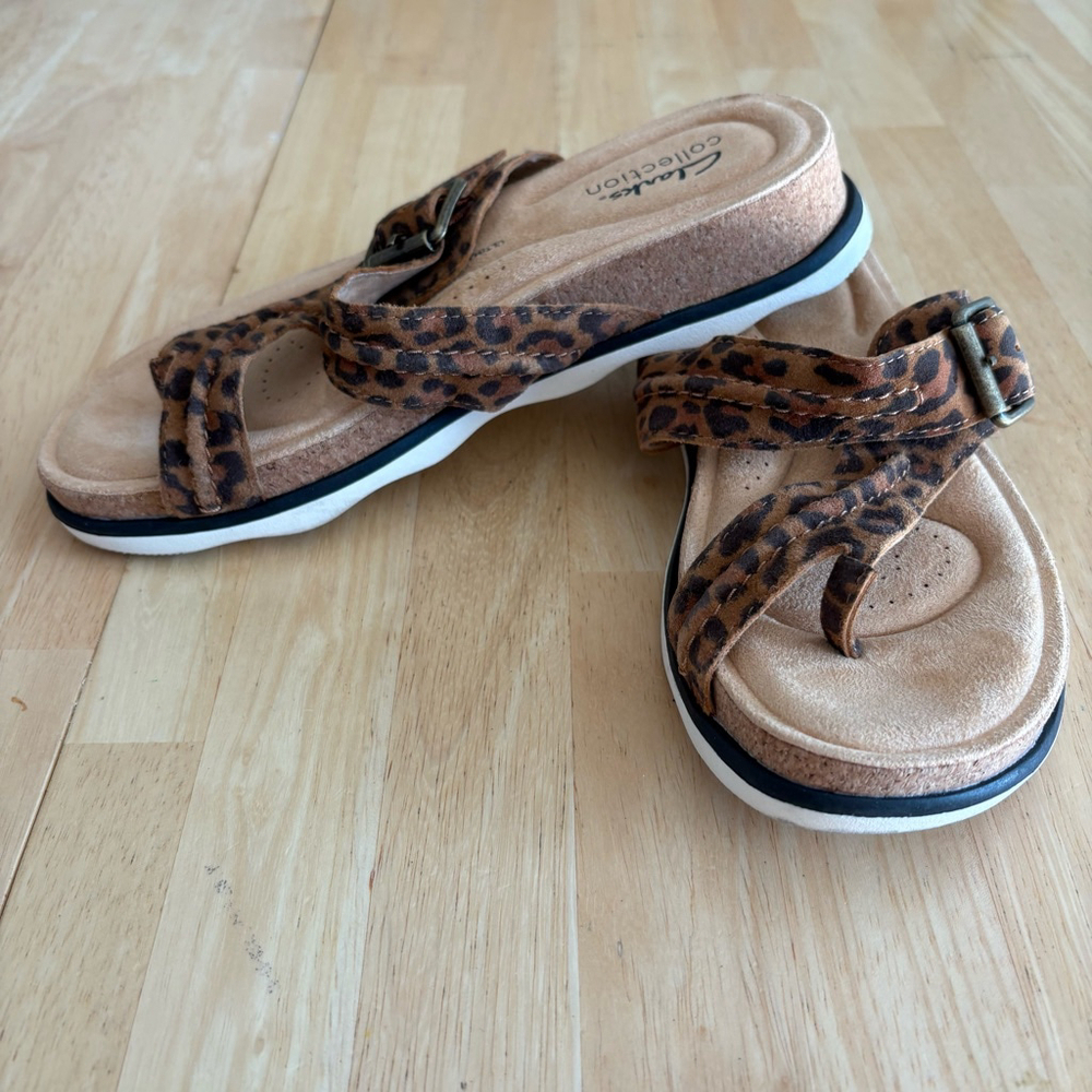 Clarks Collection Brynn Madi Buckle cushioned Leopard Print Sandals Size 6.5